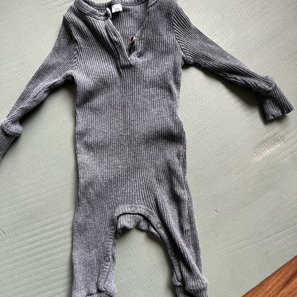 Gray Ribbed Kids One Piece - Picture 1 of 2